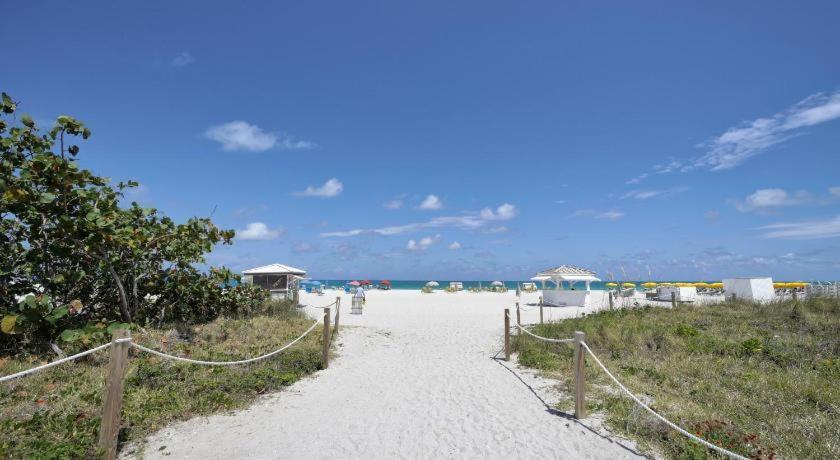 Ocean Spray Hotel Miami Beach Bagian luar foto